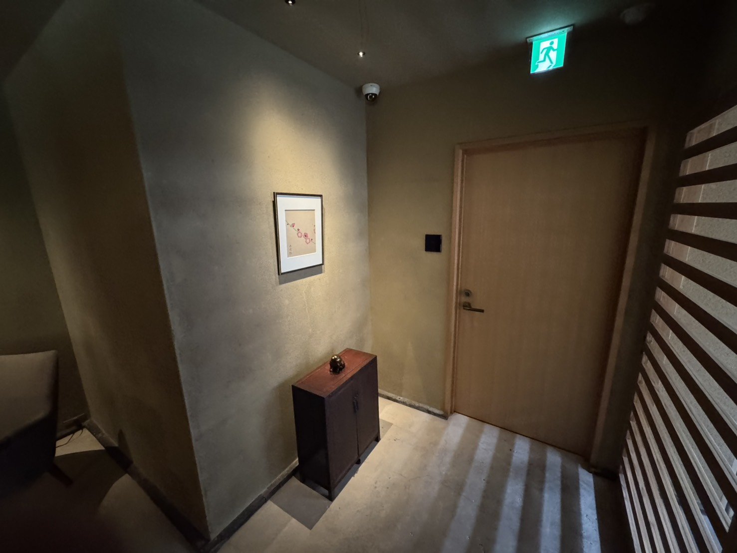 京都東山緒方餐廳門口與服務人員接待場景
